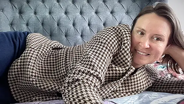 Snapshot of eatmypie69 chatting on 09/11/25, 09:31 eatmypie69 online show from 09/11/25, 09:31