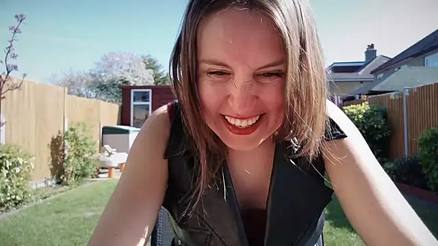 Snapshot of eatmypie69 chatting on 04/08/26, 09:42 eatmypie69 online show from 04/08/26, 09:42