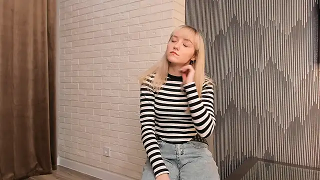 Snapshot of DaisyBelding chatting on 02/19/25, 01:28 DaisyBelding online show from 02/19/25, 01:28