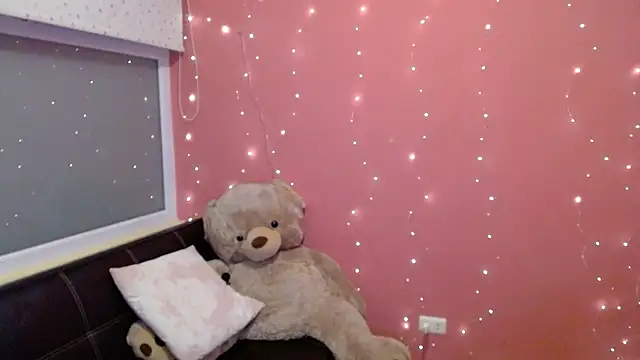 Snapshot of morahaze chatting on 02/27/25, 10:04 morahaze online show from 02/27/25, 10:04