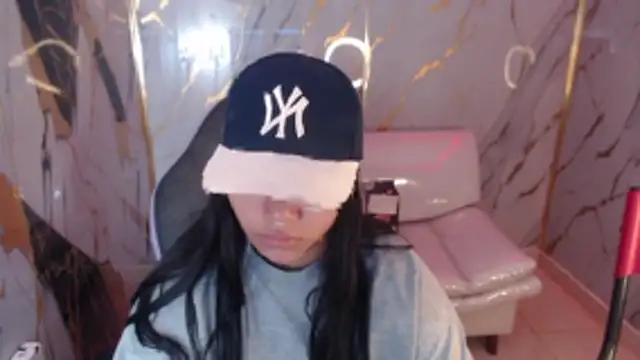 Snapshot of melany_rouse18 chatting on 11/11/25, 01:44 melany rouse18 online show from 11/11/25, 01:44