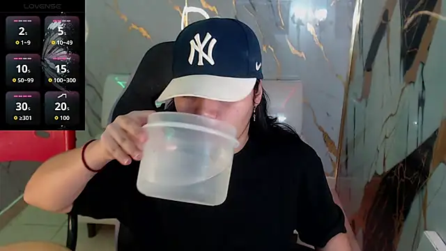 Snapshot of melany_rouse18 chatting on 12/04/25, 01:42 melany rouse18 online show from 12/04/25, 01:42