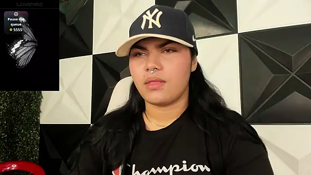 Snapshot of melany_rouse18 chatting on 02/04/26, 02:06 melany rouse18 online show from 02/04/26, 02:06