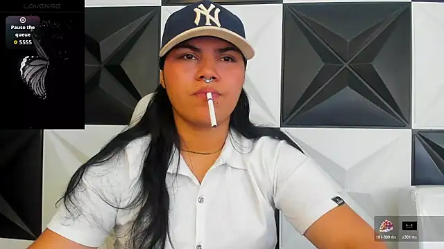 Snapshot of melany_rouse18 chatting on 02/06/26, 03:22 melany rouse18 online show from 02/06/26, 03:22