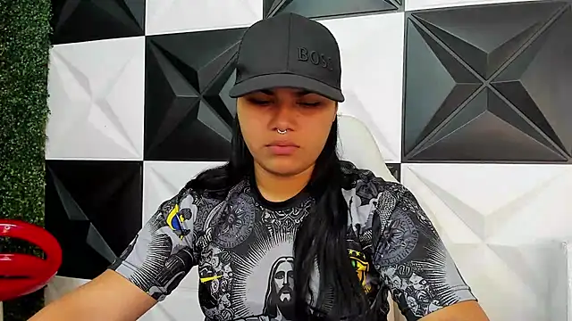 Snapshot of melany_rouse18 chatting on 02/13/26, 01:01 melany rouse18 online show from 02/13/26, 01:01