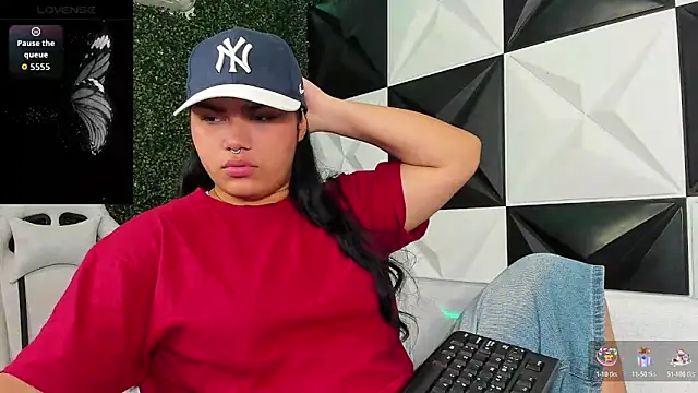 Snapshot of melany_rouse18 chatting on 02/23/26, 01:14 melany rouse18 online show from 02/23/26, 01:14