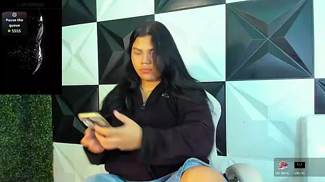 Snapshot of melany_rouse18 chatting on 03/06/26, 01:57 melany rouse18 online show from 03/06/26, 01:57