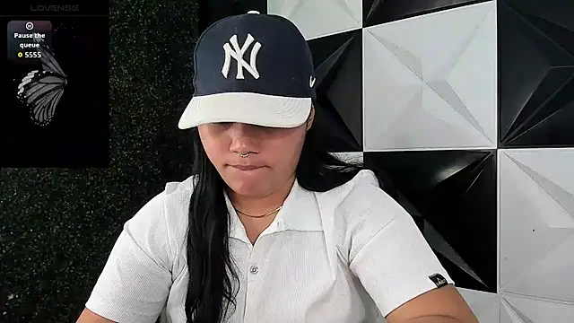 Snapshot of melany_rouse18 chatting on 03/08/26, 02:48 melany rouse18 online show from 03/08/26, 02:48