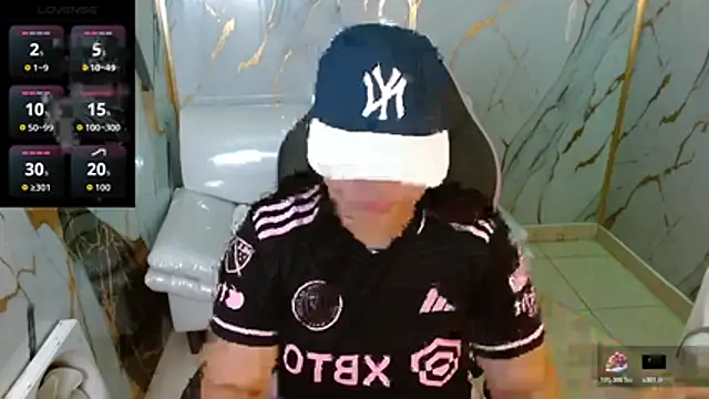 Snapshot of melany_rouse18 chatting on 03/18/26, 01:25 melany rouse18 online show from 03/18/26, 01:25