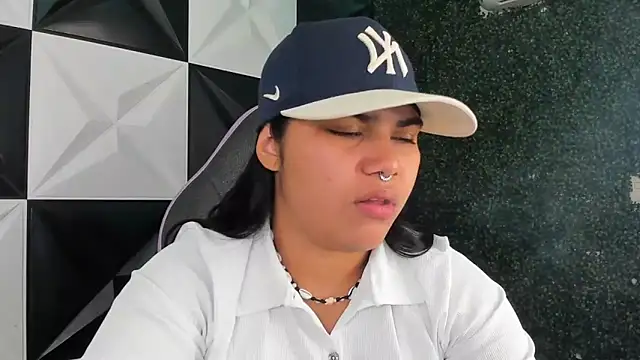 Snapshot of melany_rouse18 chatting on 03/21/26, 03:44 melany rouse18 online show from 03/21/26, 03:44