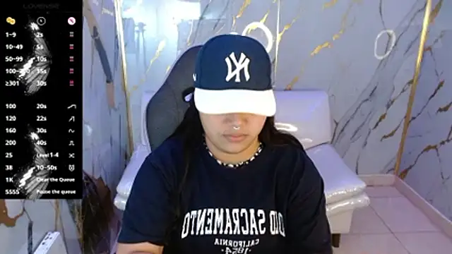 Snapshot of melany_rouse18 chatting on 03/23/26, 02:37 melany rouse18 online show from 03/23/26, 02:37