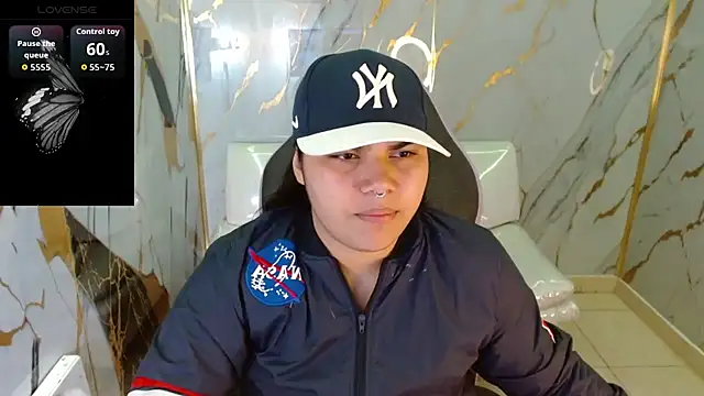 Snapshot of melany_rouse18 chatting on 04/06/26, 04:10 melany rouse18 online show from 04/06/26, 04:10