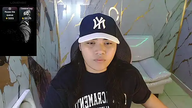 Snapshot of melany_rouse18 chatting on 04/11/26, 04:28 melany rouse18 online show from 04/11/26, 04:28