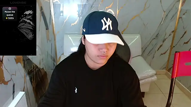 Snapshot of melany_rouse18 chatting on 04/17/26, 01:25 melany rouse18 online show from 04/17/26, 01:25