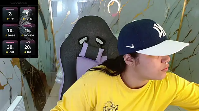 Snapshot of melany_rouse18 chatting on 04/21/26, 05:36 melany rouse18 online show from 04/21/26, 05:36