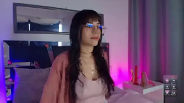 daenerysar5 online show from 10/14/25, 01:01