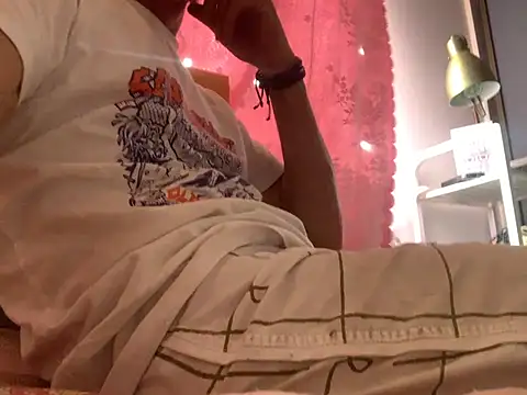 Snapshot of iswimnaked007 chatting on 02/19/25, 01:08 iswimnaked007 online show from 02/19/25, 01:08