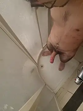 Snapshot of Lezoz_ chatting on 10/28/25, 06:21 Lezoz online show from 10/28/25, 06:21