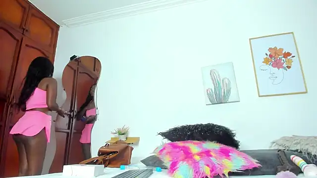 Snapshot of naomy_68 chatting on 02/25/25, 07:58 naomy 68 online show from 02/25/25, 07:58