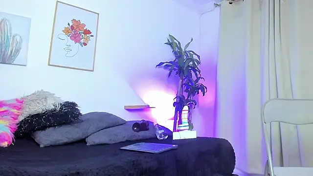 Snapshot of naomy_68 chatting on 03/02/25, 01:15 naomy 68 online show from 03/02/25, 01:15