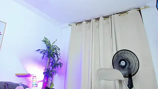 Snapshot of naomy_68 chatting on 03/04/25, 11:00 naomy 68 online show from 03/04/25, 11:00