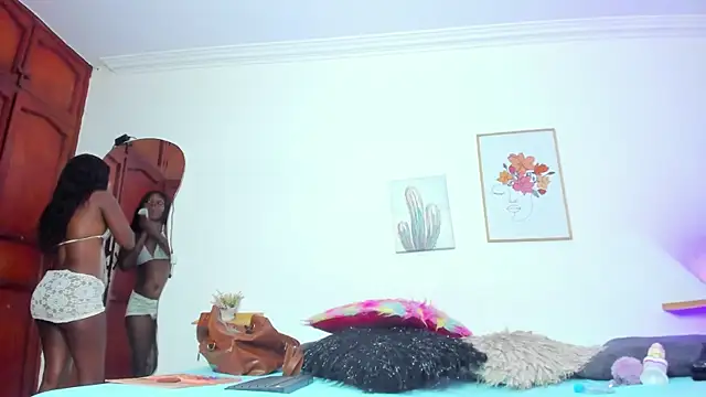 Snapshot of naomy_68 chatting on 03/10/25, 08:01 naomy 68 online show from 03/10/25, 08:01