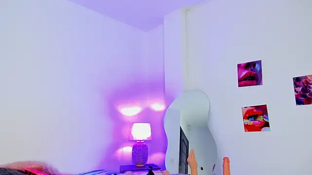 Snapshot of naomy_68 chatting on 10/17/25, 03:42 naomy 68 online show from 10/17/25, 03:42