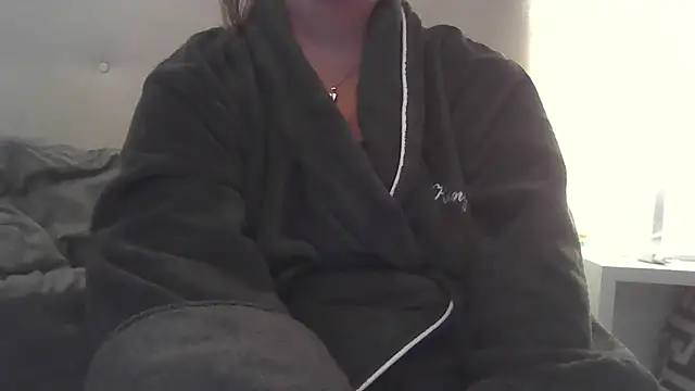 Snapshot of sizha6 chatting on 09/15/25, 10:37 sizha6 online show from 09/15/25, 10:37