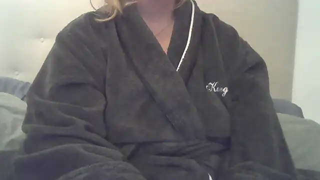 Snapshot of sizha6 chatting on 10/15/25, 04:45 sizha6 online show from 10/15/25, 04:45