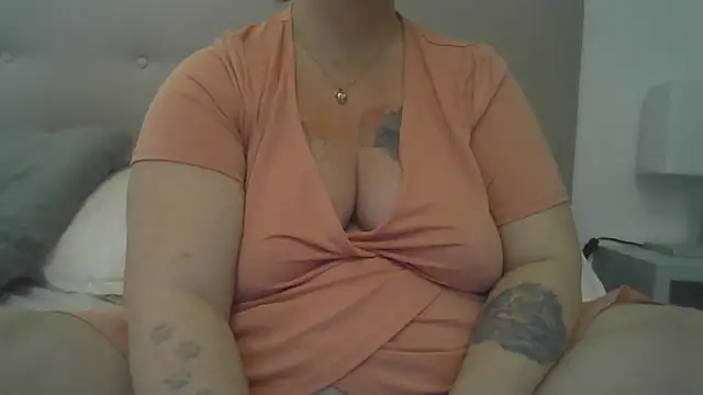 Snapshot of sizha6 chatting on 11/14/25, 12:26 sizha6 online show from 11/14/25, 12:26