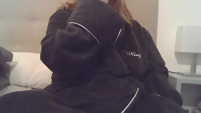 Snapshot of sizha6 chatting on 11/21/25, 06:45 sizha6 online show from 11/21/25, 06:45