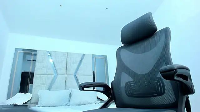 JacobRoberts1 online show from 02/14/25, 08:52