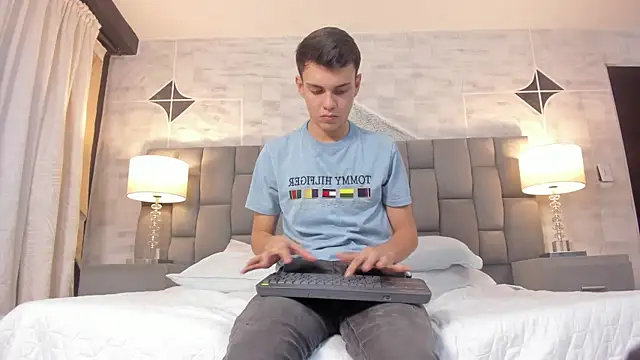 JacobRoberts1 online show from 02/28/25, 11:14