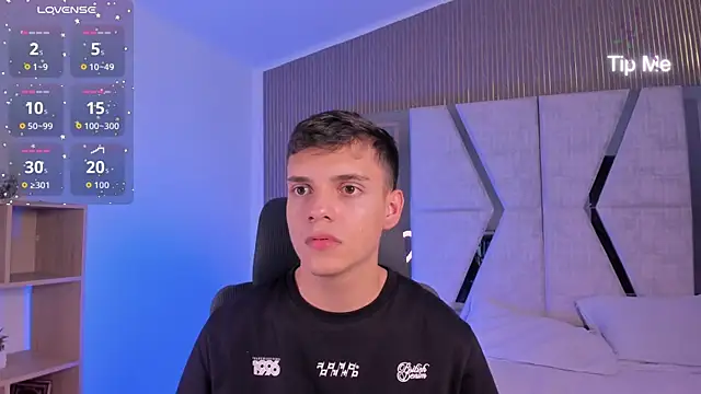 JacobRoberts1 online show from 11/07/25, 09:04