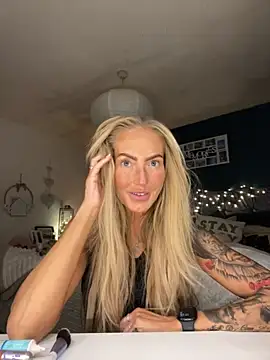 Snapshot of Fiery_Blonde_LexiX chatting on 11/02/25, 05:26 Fiery Blonde LexiX online show from 11/02/25, 05:26