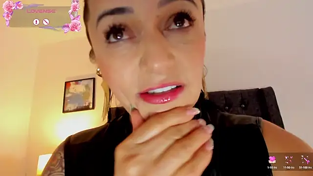 Snapshot of Skay_Hot chatting on 01/26/25, 06:37 Skay Hot online show from 01/26/25, 06:37