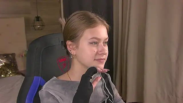 EveMundie online show from 02/15/25, 10:44