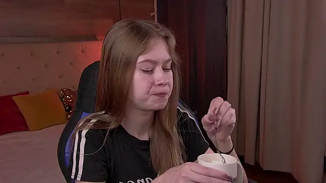 EveMundie online show from 02/18/25, 12:06