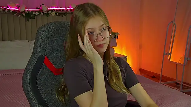 EveMundie online show from 09/18/25, 10:06