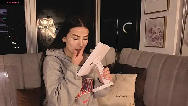 Ivanna West online show from 11/12/25, 10:04