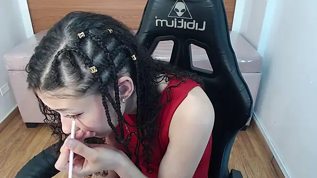 danatella a online show from 10/10/25, 01:43