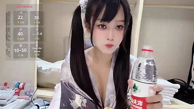 Snapshot of yueyue2003 chatting on 04/08/26, 01:00 yueyue2003 online show from 04/08/26, 01:00