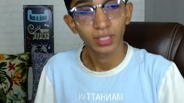 Snapshot of Martin_Linares chatting on 02/28/25, 01:36 Martin Linares online show from 02/28/25, 01:36