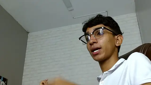 Snapshot of Martin_Linares chatting on 03/01/25, 04:44 Martin Linares online show from 03/01/25, 04:44