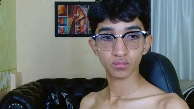 Snapshot of Martin_Linares chatting on 03/21/25, 02:07 Martin Linares online show from 03/21/25, 02:07