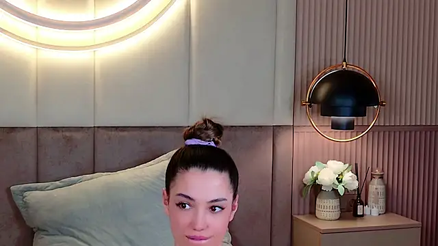 Snapshot of Alice_Deleon chatting on 02/20/25, 12:41 Alice Deleon online show from 02/20/25, 12:41