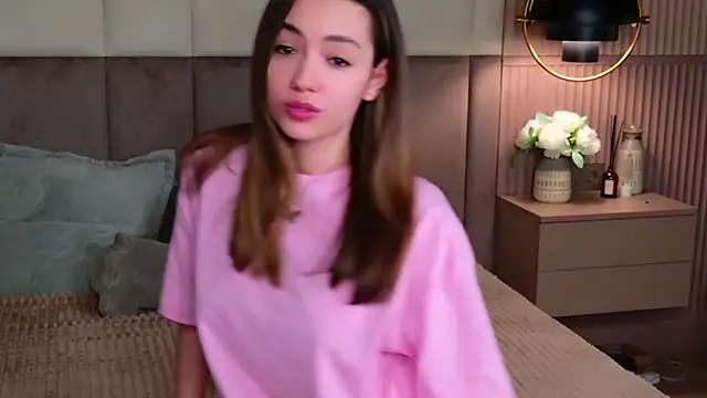 Snapshot of Alice_Deleon chatting on 02/21/25, 12:05 Alice Deleon online show from 02/21/25, 12:05