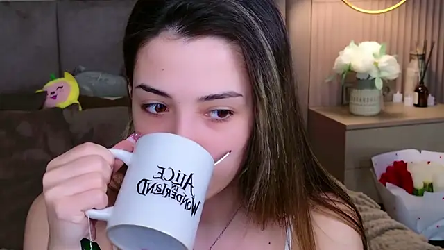 Snapshot of Alice_Deleon chatting on 03/09/25, 03:22 Alice Deleon online show from 03/09/25, 03:22