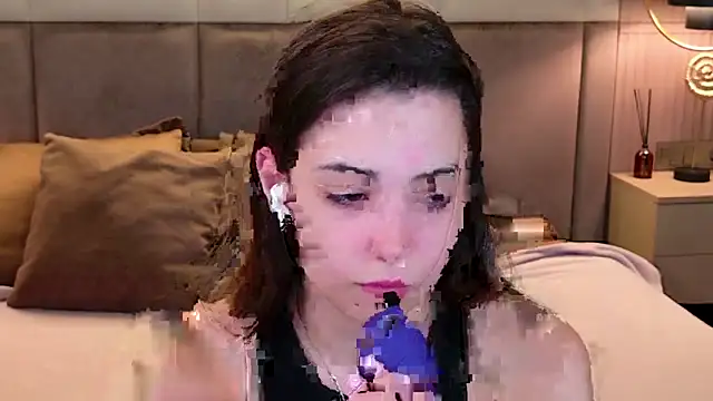 Snapshot of Alice_Deleon chatting on 09/20/25, 08:54 Alice Deleon online show from 09/20/25, 08:54