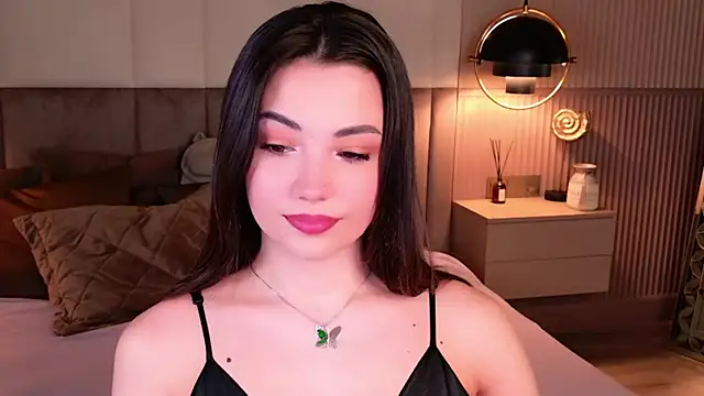 Snapshot of Alice_Deleon chatting on 10/16/25, 06:36 Alice Deleon online show from 10/16/25, 06:36